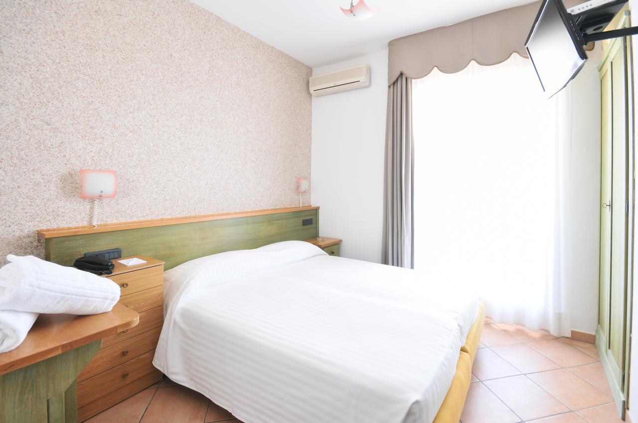 Hotel Plaza Llido Degli Estensi Eksteriør bilde