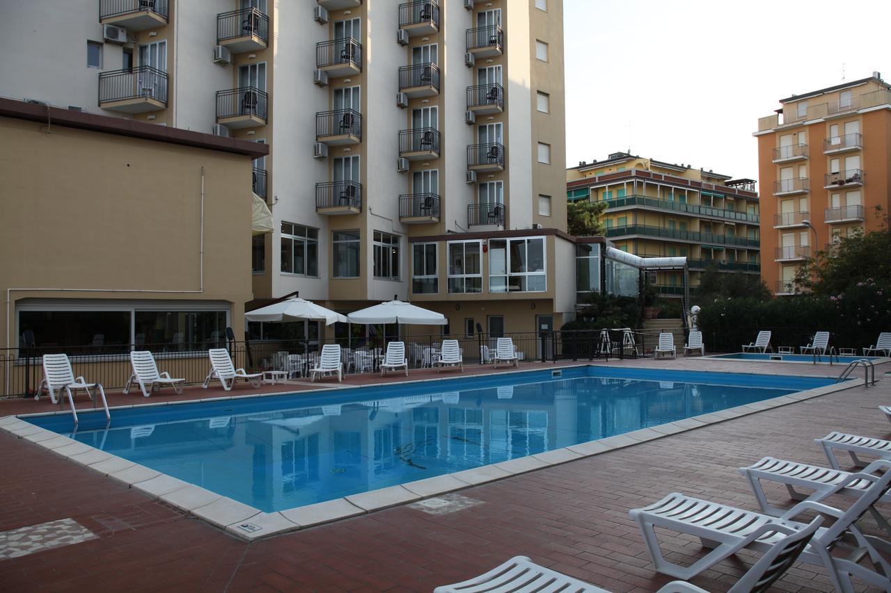Hotel Plaza Llido Degli Estensi Eksteriør bilde