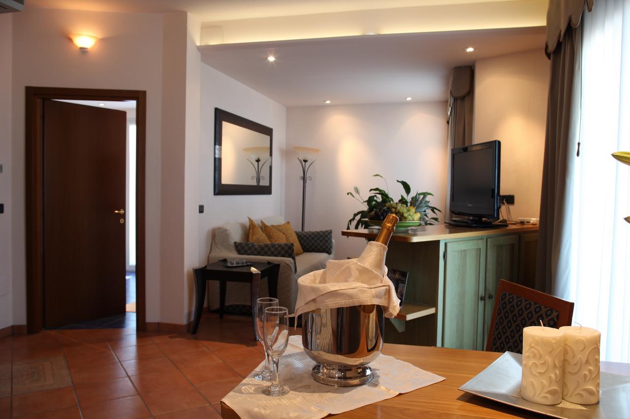 Hotel Plaza Llido Degli Estensi Eksteriør bilde